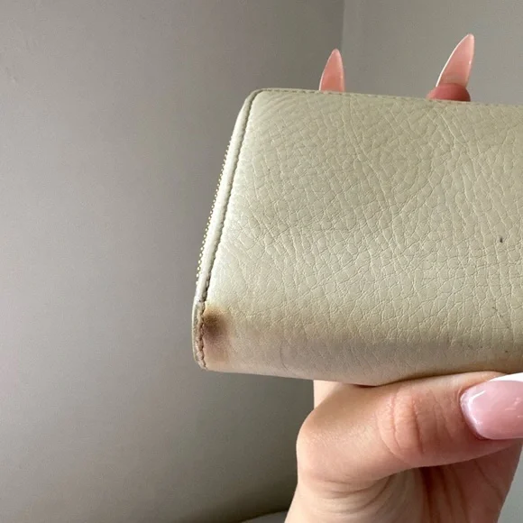 Gucci Beige Leather Zip-Around Wallet